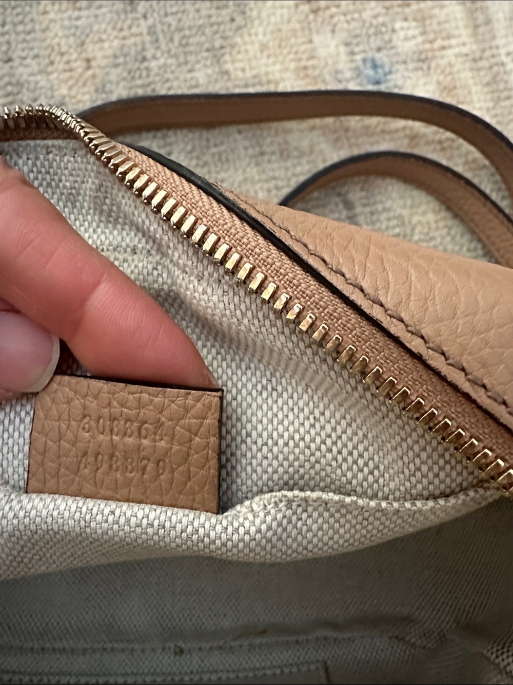 GUCCI
Pebbled Calfskin Small Soho Disco Bag. Rose Beige - Picture 8 of 13